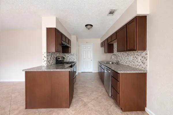 $2,100 | 2210 Sunset Trail, Sugar Land, TX 77478