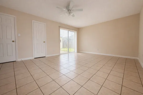 $2,100 | 2210 Sunset Trail, Sugar Land, TX 77478