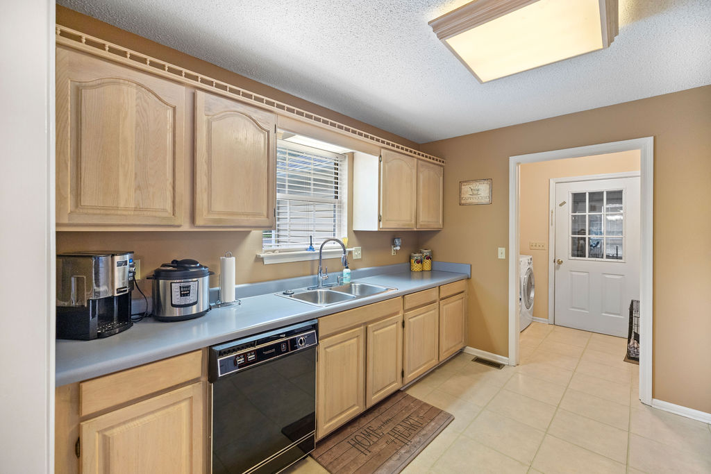 109 Coachman Court Anderson, SC 29625 - Photo 16 of 34