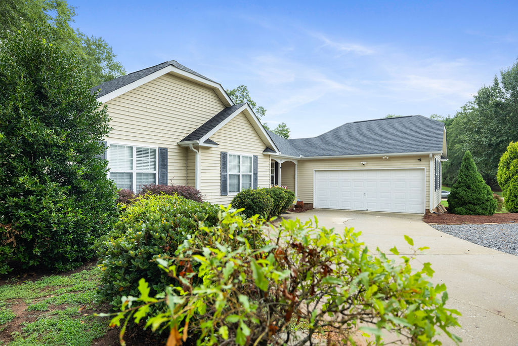 109 Coachman Court Anderson, SC 29625 - Photo 3 of 34