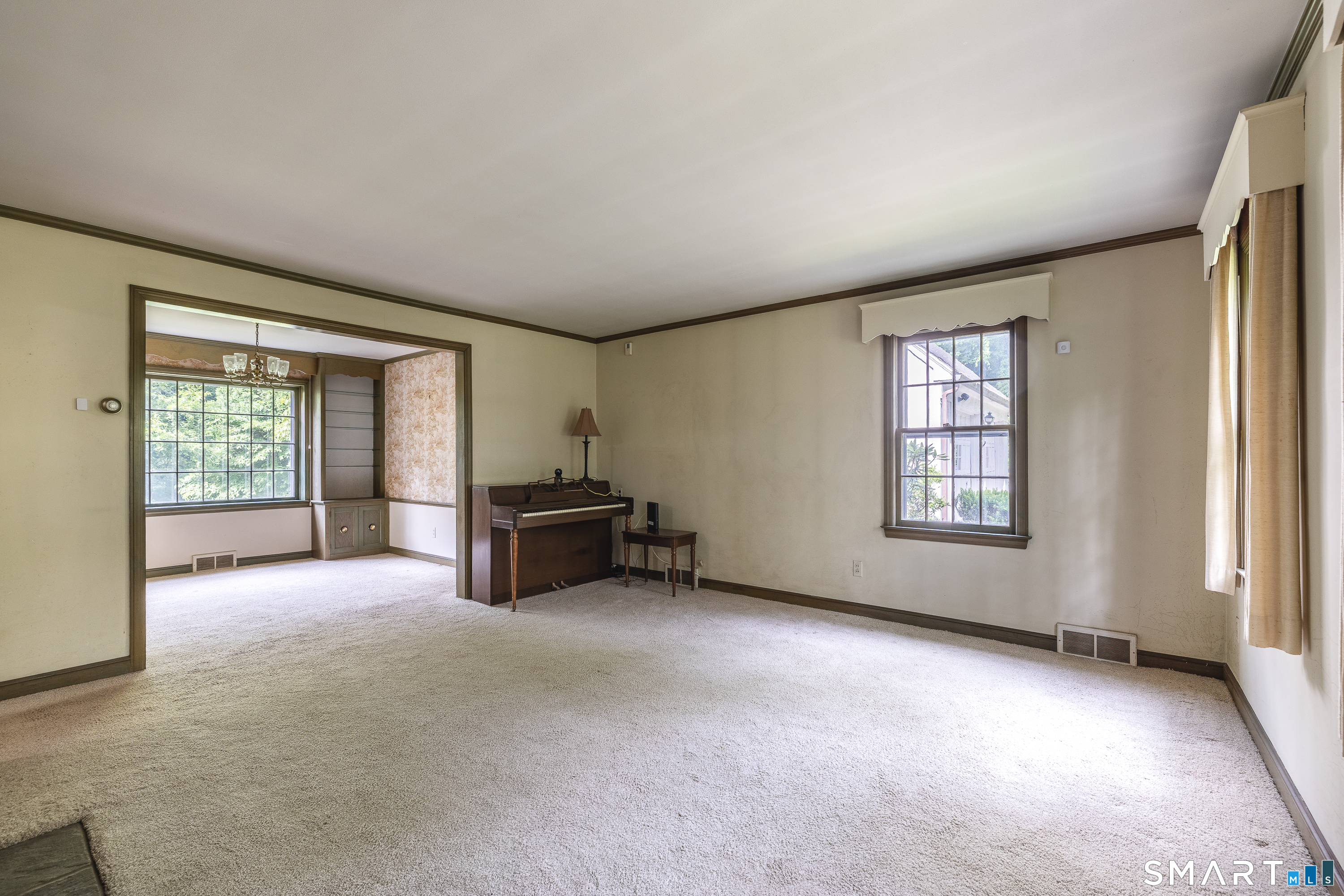 65 Manor Hill Road Stratford, CT 06614 - Photo 3 of 36