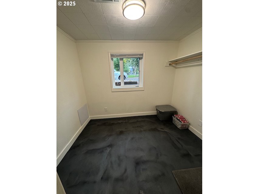 911 Division La Grande, OR 97850 - Photo 27 of 39 a view of a room with rack and window