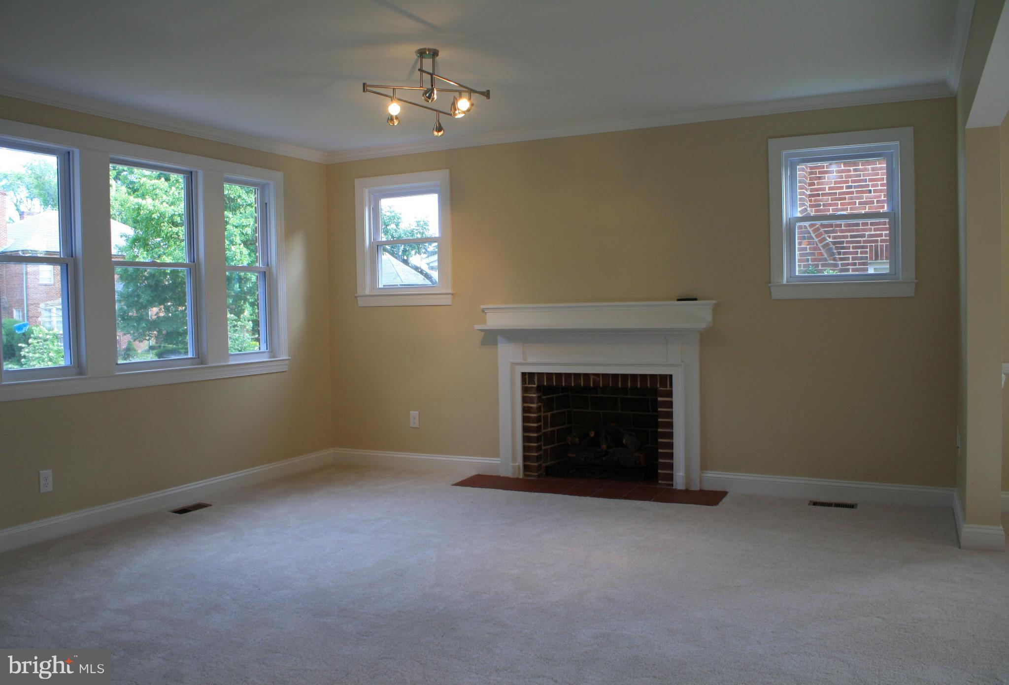 3524 White Chapel Road Baltimore, MD 21215 - Photo 5 of 30 Living Room