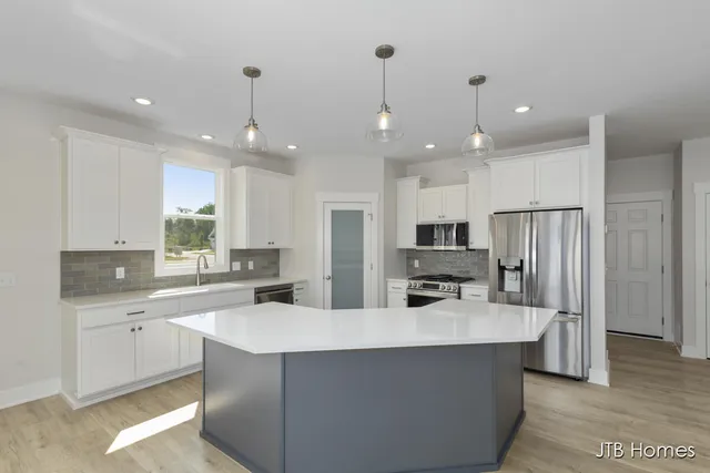 $479,900 | 7603 Brook Villa Court, Unit 17, Allendale, MI 49401