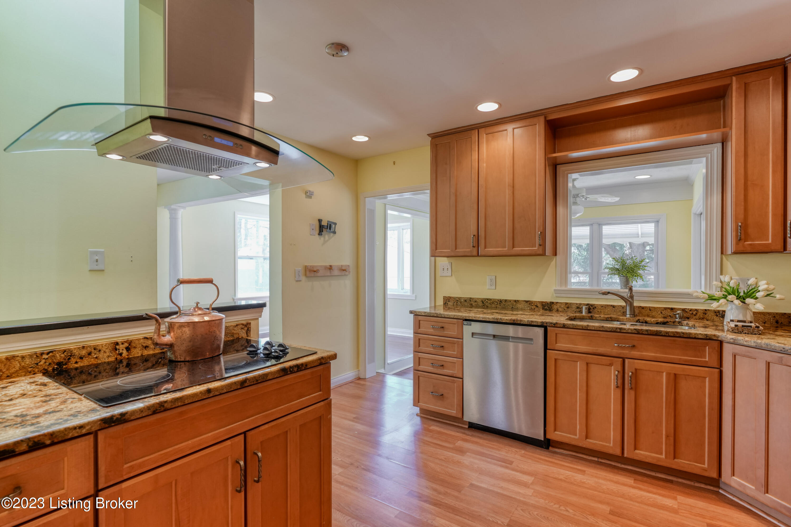218 Bramton Road Louisville, KY 40207 - Photo 19 of 50 034 - 20230412 04601