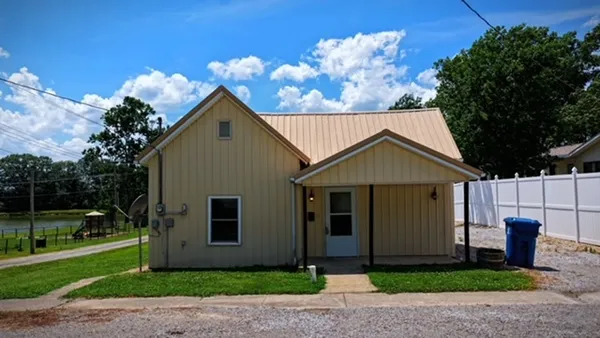$149,900 | 300 North Virginia Street, McLeansboro, IL 62859