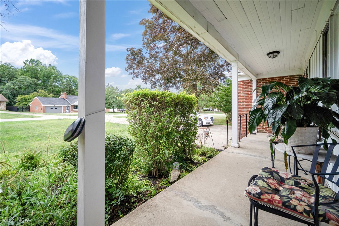 2083 Miami Road Euclid, OH 44117 - Photo 5 of 28 Front porch