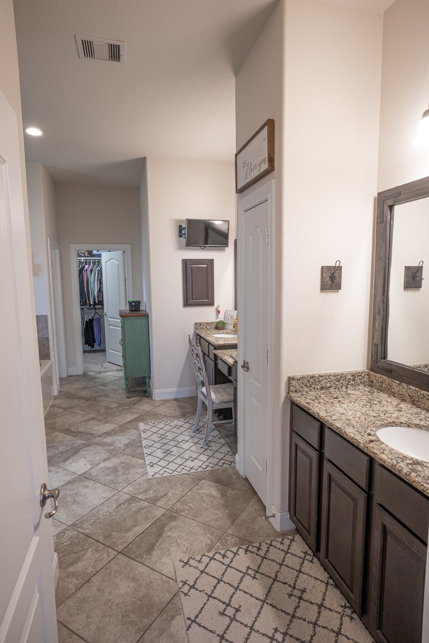 1283 Laurel Lane Angleton, TX 77515 - Photo 23 of 40 2nd Walk-in Closet on opposite end