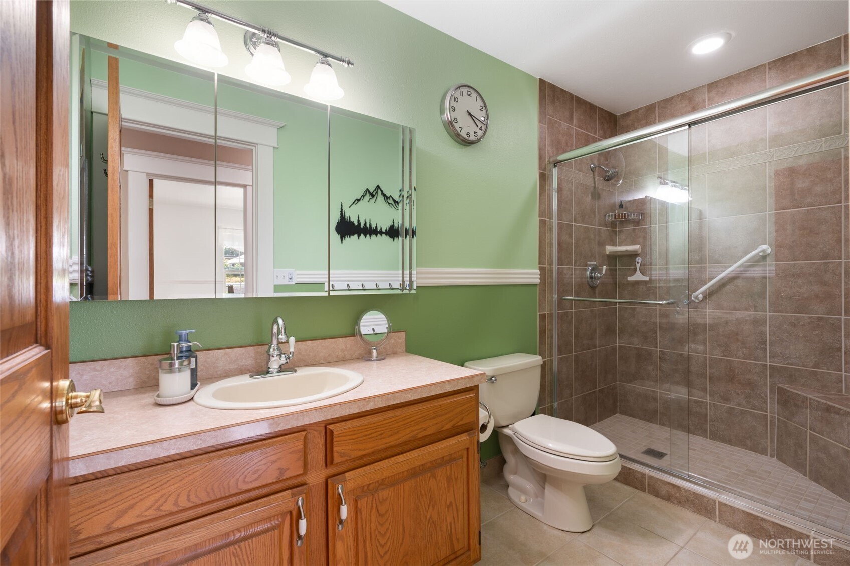 308 Brockway Road Chehalis, WA 98532 - Photo 27 of 40 a bathroom with a sink a toilet and shower