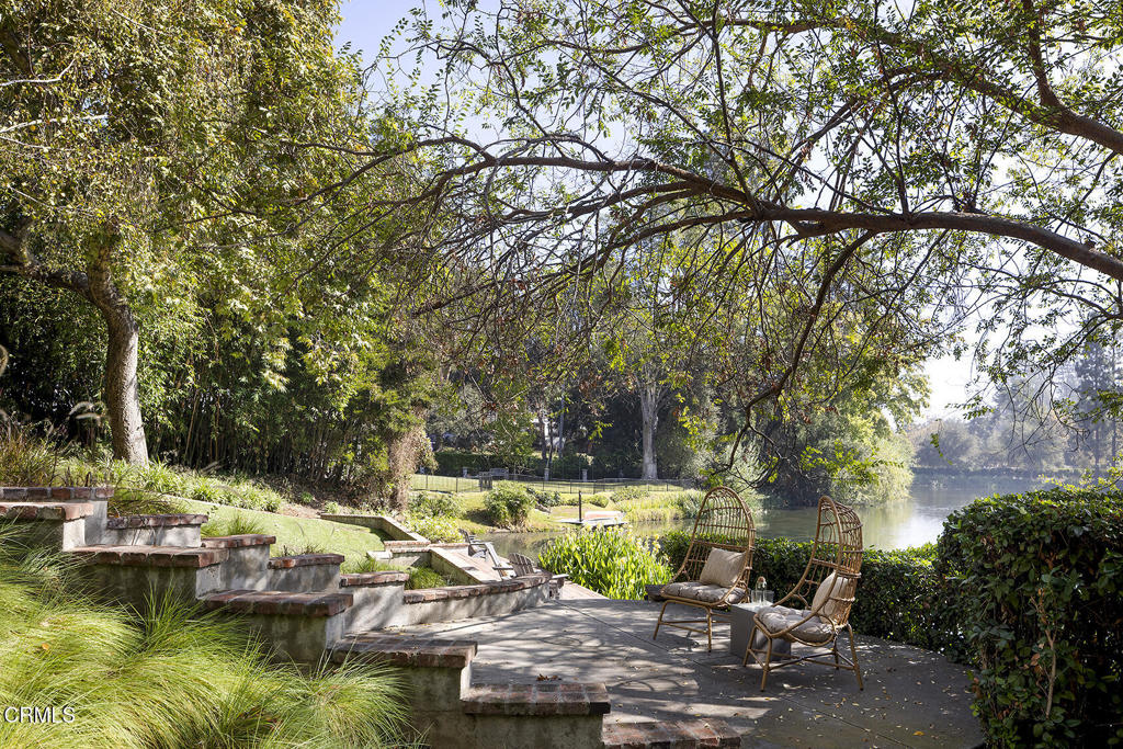 1260 La Loma Road Pasadena, CA 91105 - Photo 44 of 61 a view of a house with swimming pool and sitting area