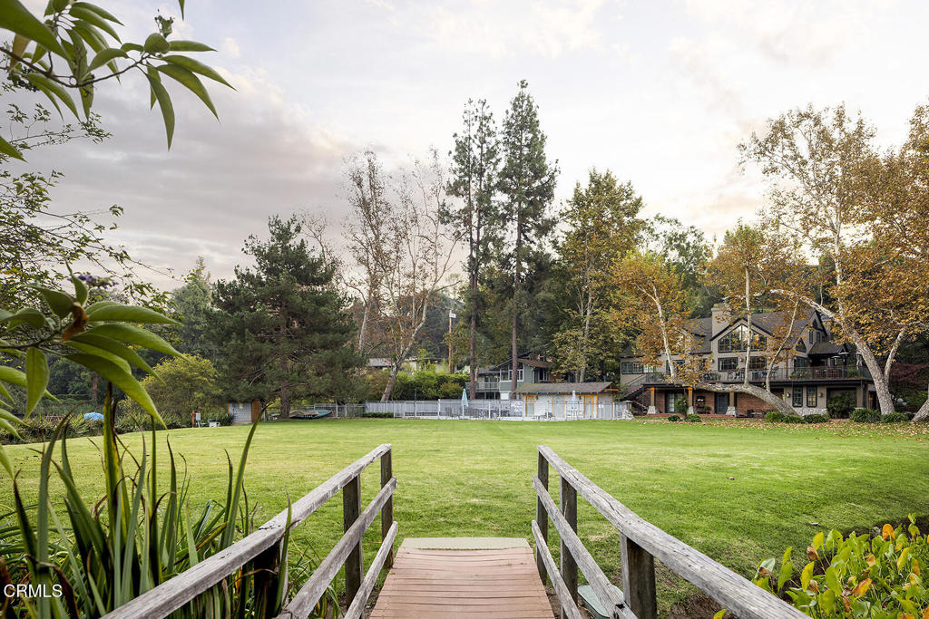 1260 La Loma Road Pasadena, CA 91105 - Photo 59 of 61 a view of a garden with houses