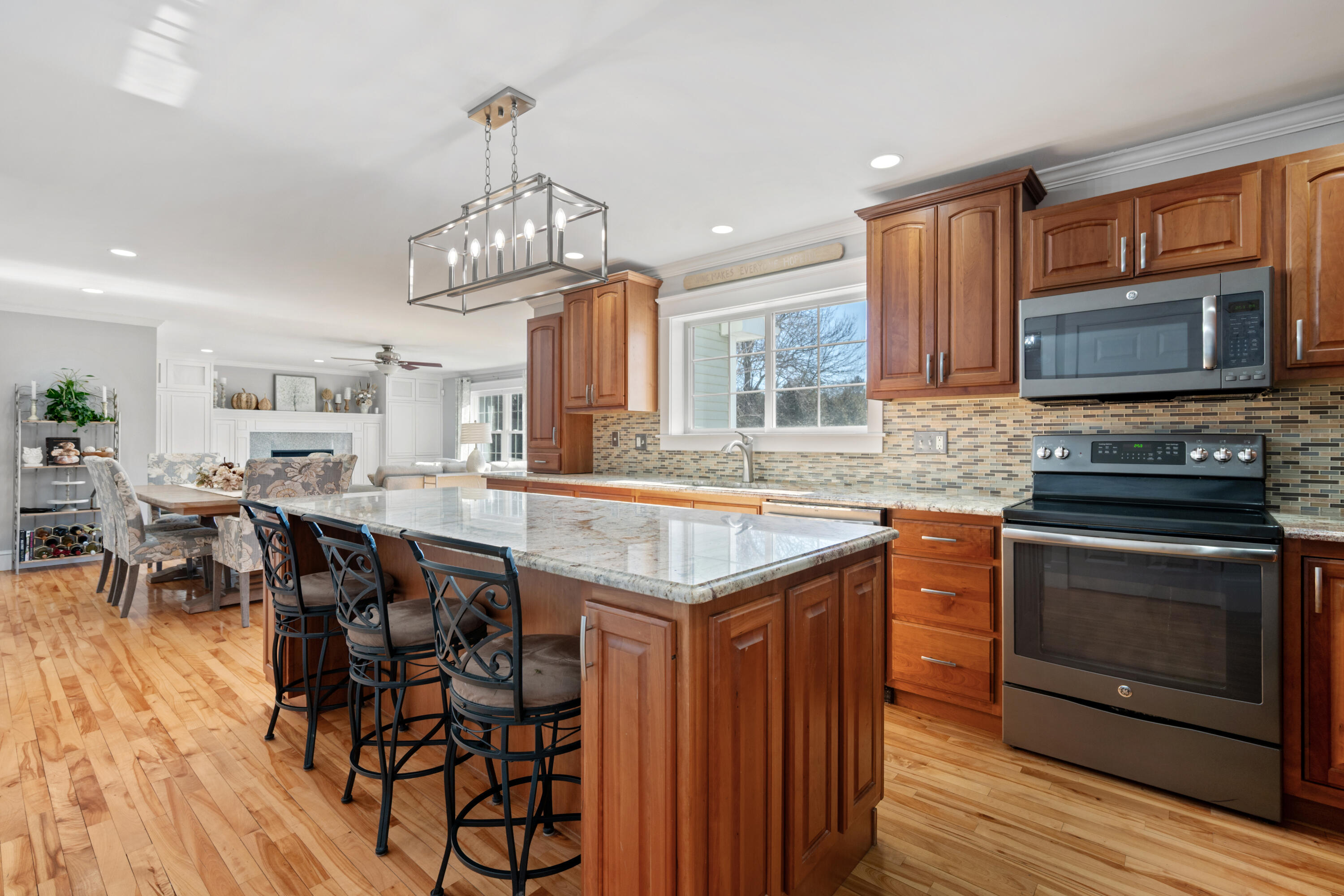 192 Laurel Circle Bangor, ME 04401 - Photo 14 of 85 025-Kitchen