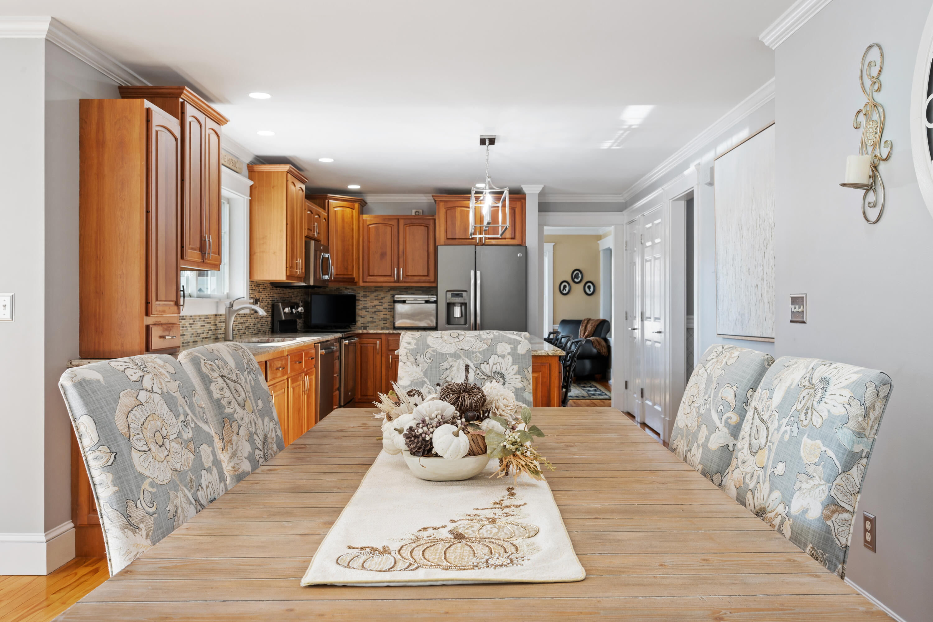 192 Laurel Circle Bangor, ME 04401 - Photo 16 of 85 027-Dining, Kitchen