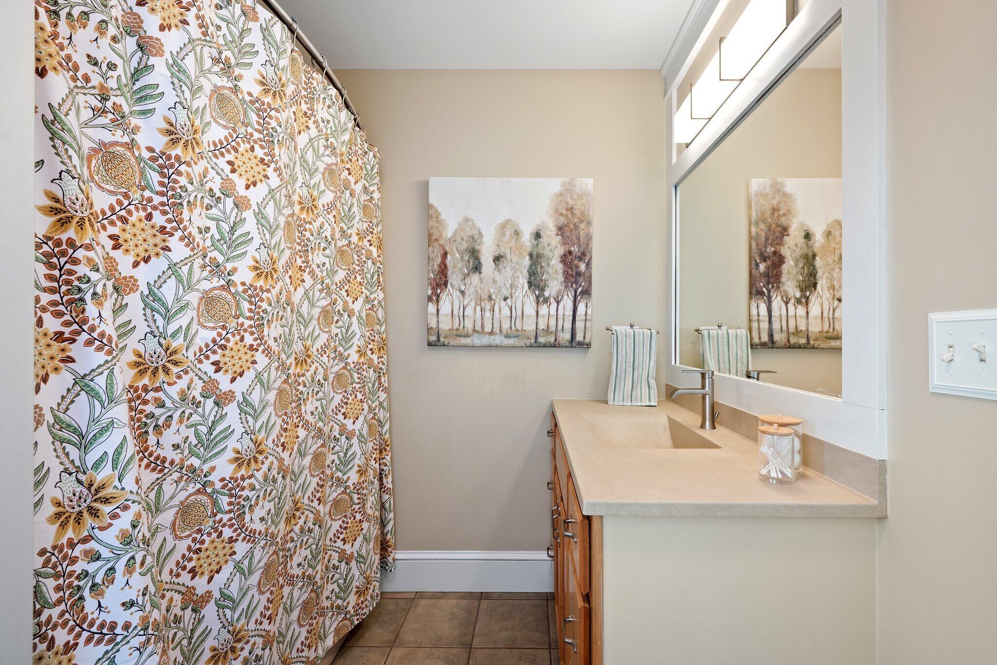192 Laurel Circle Bangor, ME 04401 - Photo 53 of 85 2nd Floor Bathroom