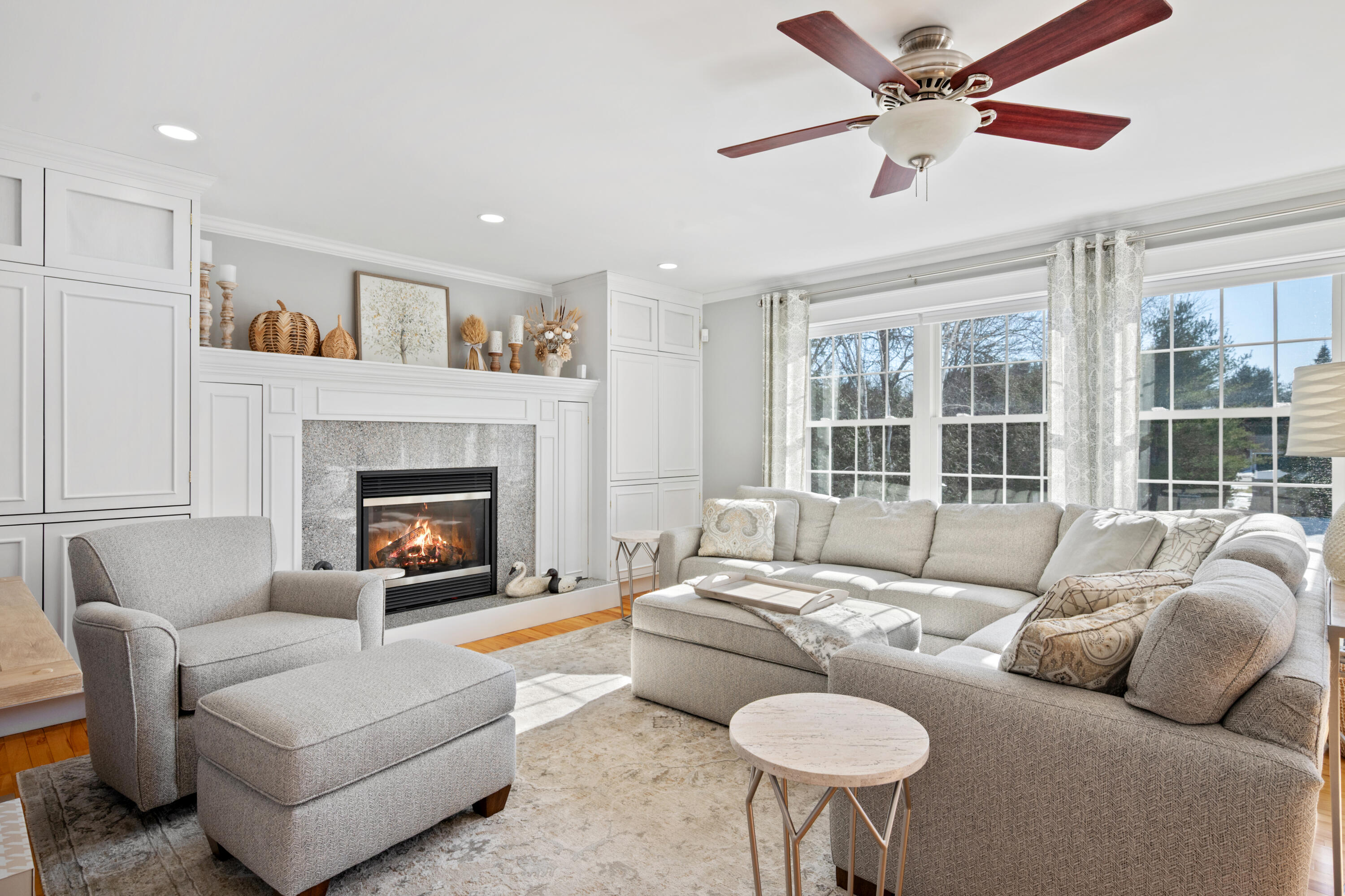 192 Laurel Circle Bangor, ME 04401 - Photo 5 of 85 032-Living Room