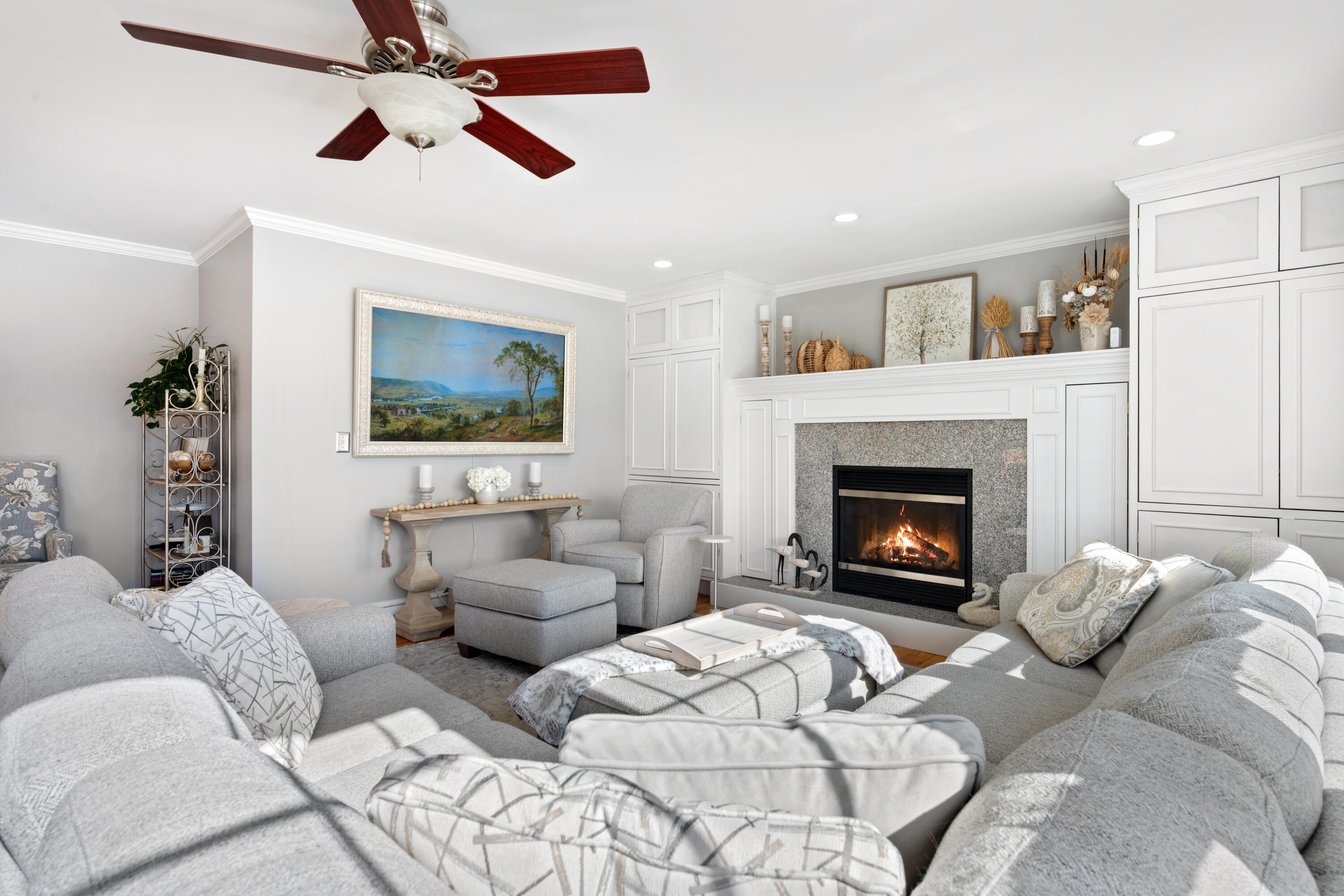 192 Laurel Circle Bangor, ME 04401 - Photo 7 of 85 034-Living Room