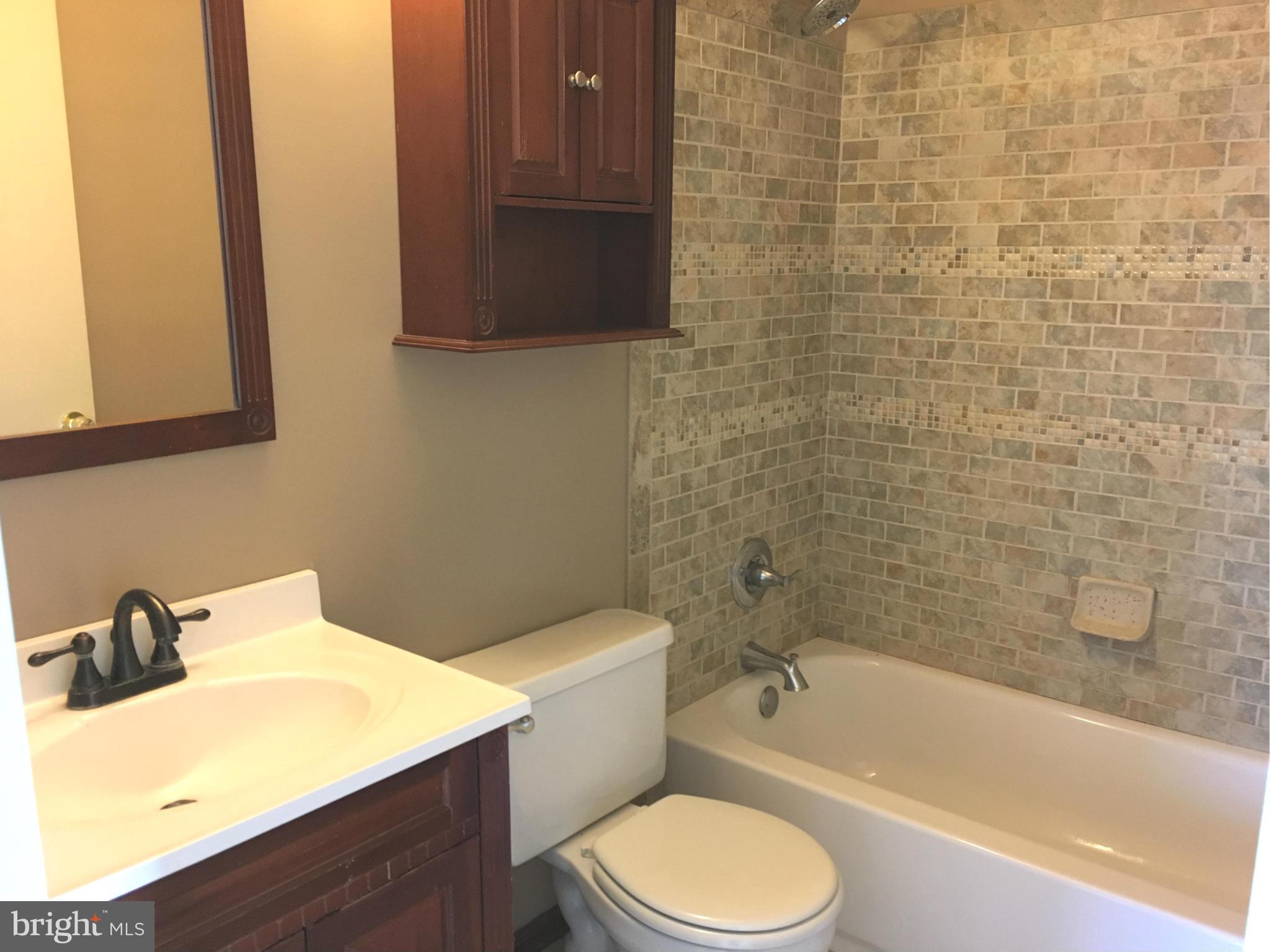 7692 Northern Oaks Court Springfield, VA 22153 - Photo 21 of 30 Bath Upper Level