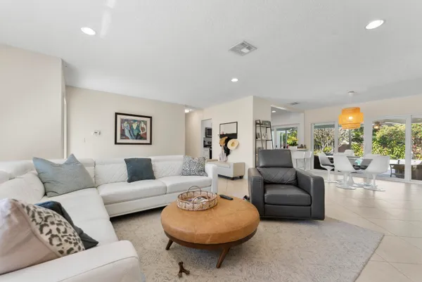 $9,000 | 401 Northeast 10th Terrace, Boca Raton, FL 33432