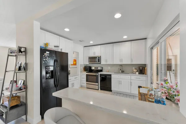 $9,000 | 401 Northeast 10th Terrace, Boca Raton, FL 33432