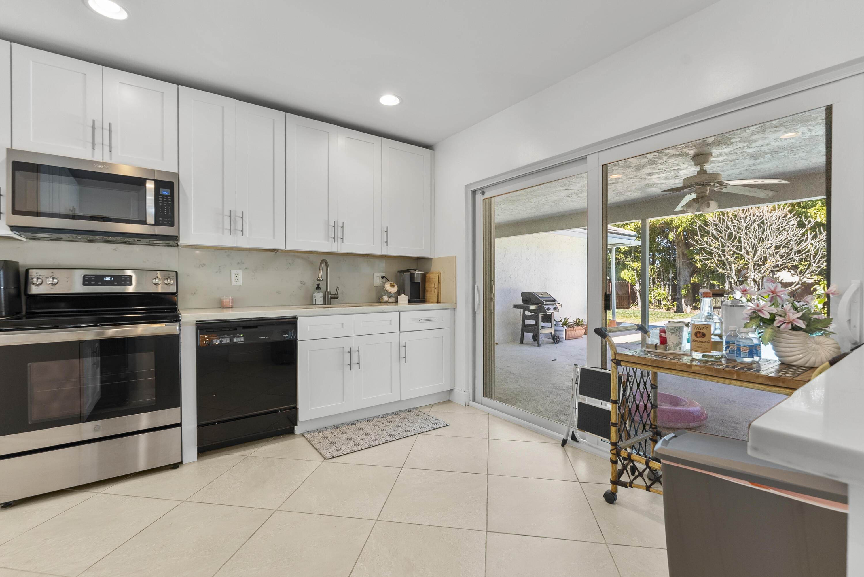 401 Northeast 10th Terrace Boca Raton, FL 33432 - Photo 18 of 46 DSC05755