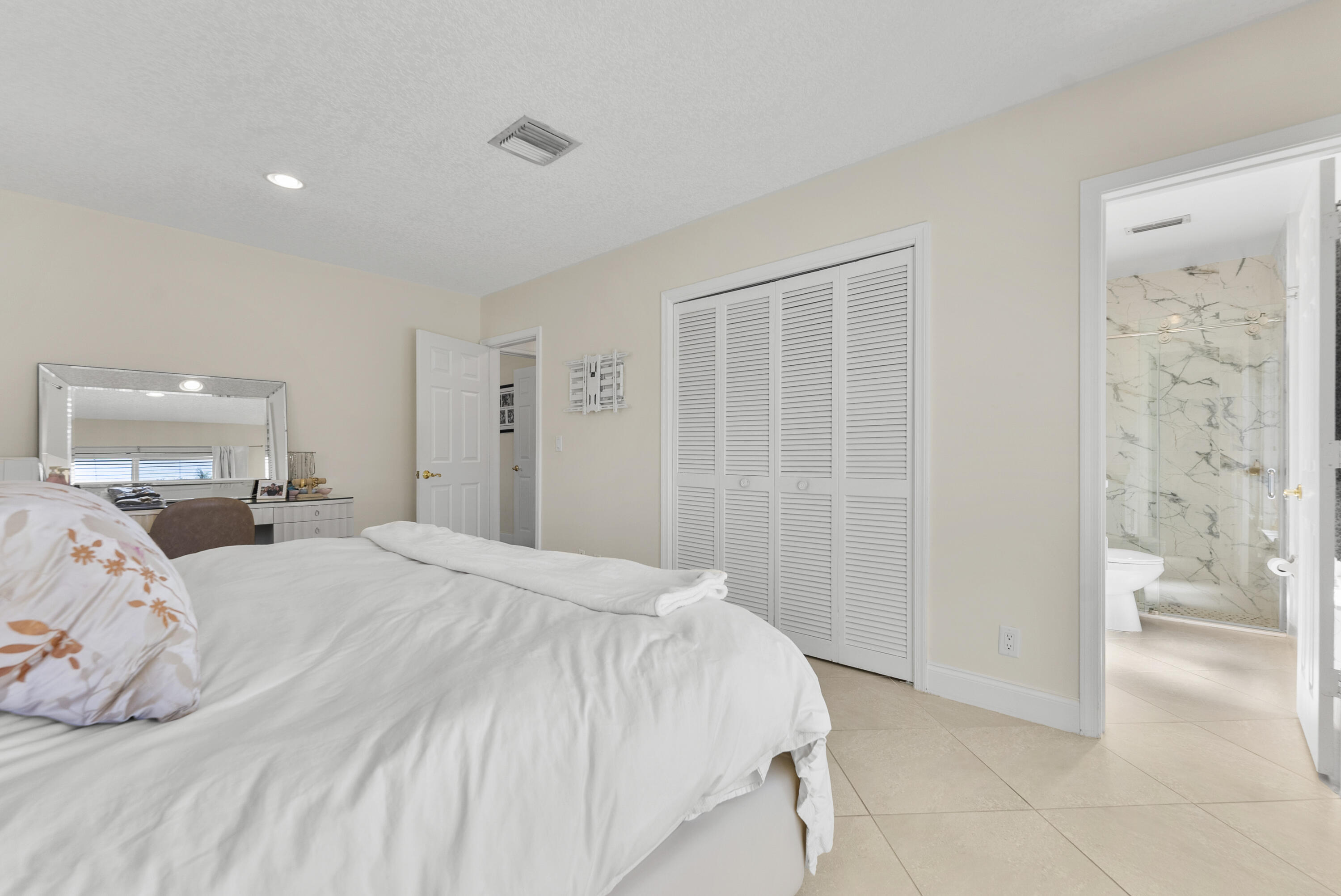 401 Northeast 10th Terrace Boca Raton, FL 33432 - Photo 20 of 46 DSC05805