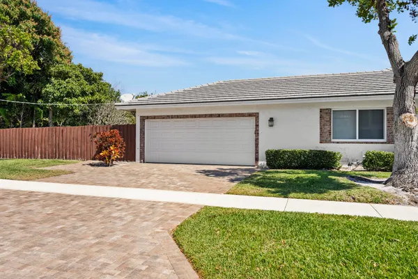 $9,000 | 401 Northeast 10th Terrace, Boca Raton, FL 33432