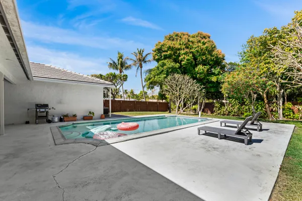 $9,000 | 401 Northeast 10th Terrace, Boca Raton, FL 33432