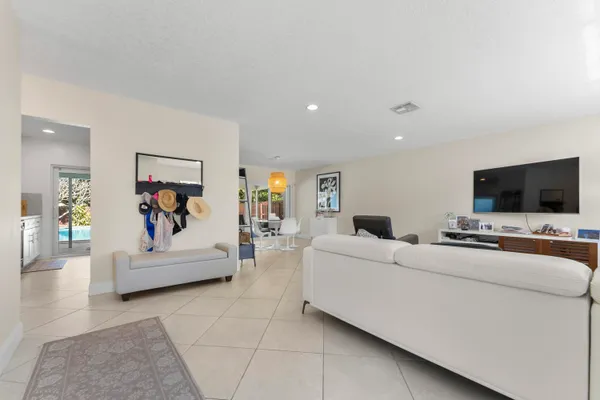 $9,000 | 401 Northeast 10th Terrace, Boca Raton, FL 33432