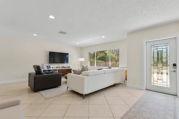 $9,000 | 401 Northeast 10th Terrace, Boca Raton, FL 33432