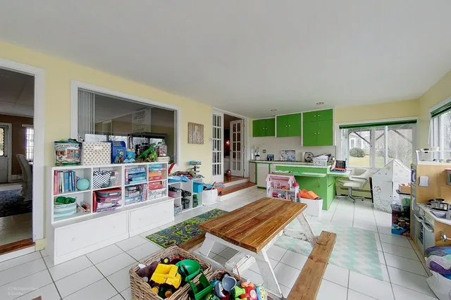 $3,650 | 16 South Drive, Middletown, RI 02842