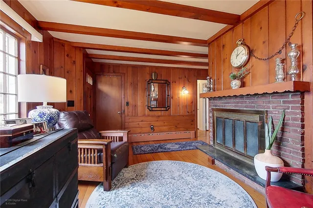 $3,650 | 16 South Drive, Middletown, RI 02842