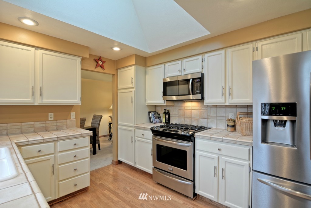 2510 184th Place Southeast Bothell, WA 98012 - Photo 5 of 25 Gallery Image 5