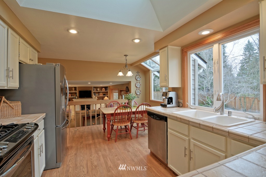 2510 184th Place Southeast Bothell, WA 98012 - Photo 7 of 25 Gallery Image 7