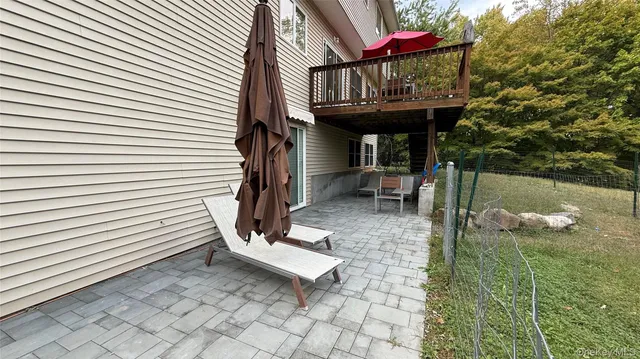 a view of a dinning room with balcony