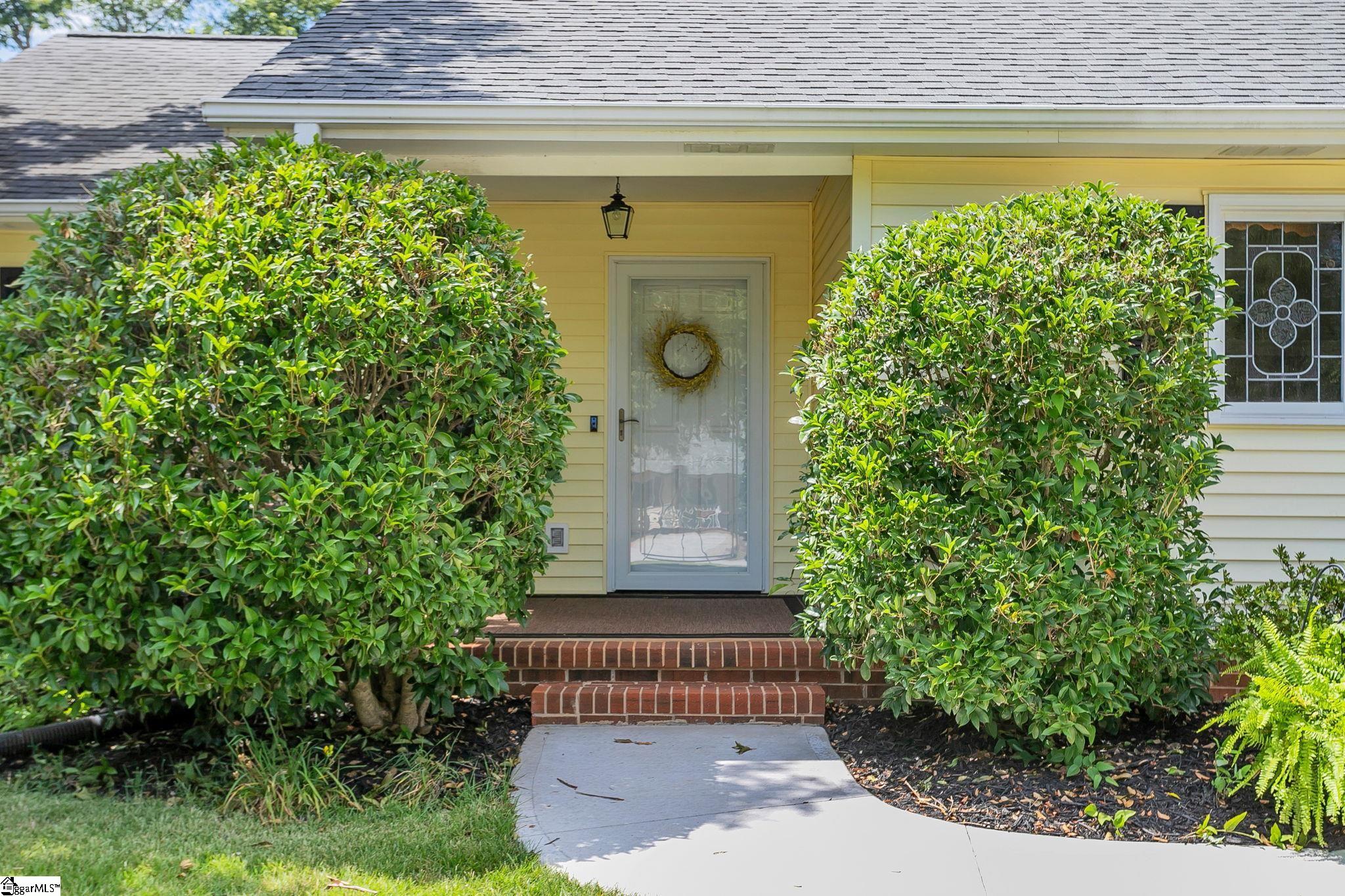 205 Harrogate Court Simpsonville, SC 29681 - Photo 2 of 33