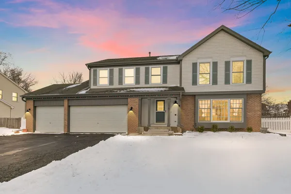 $475,000 | 325 Stonegate Road, Algonquin, IL 60102