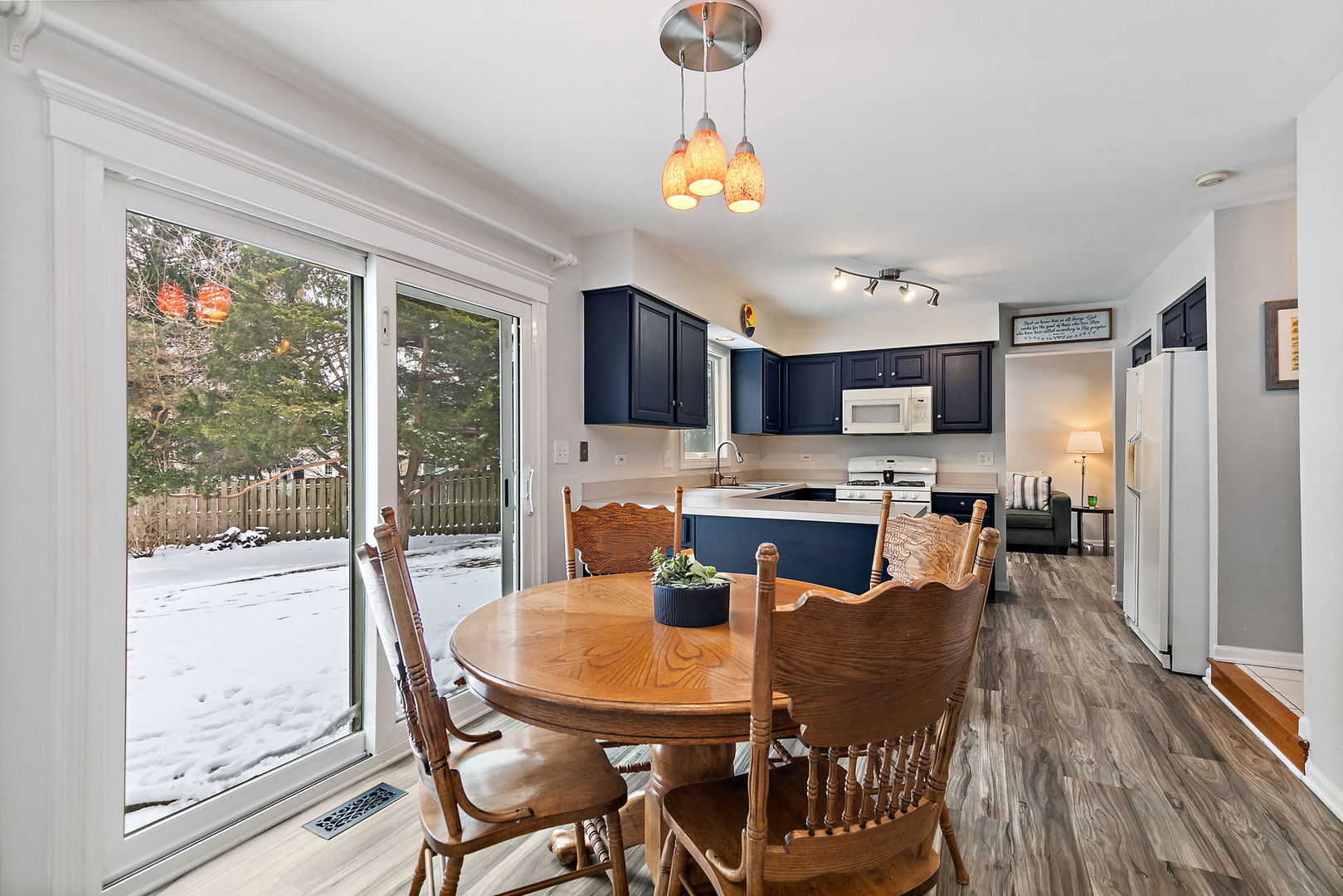 325 Stonegate Road Algonquin, IL 60102 - Photo 8 of 28 Gallery Image 8