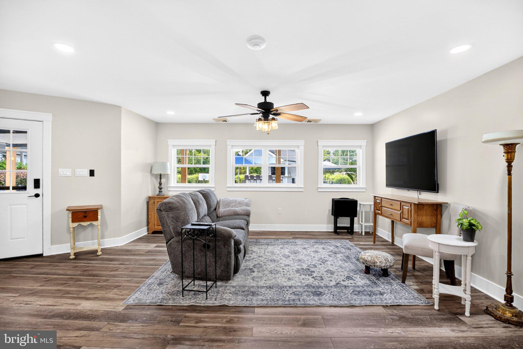 57 Island Road Monroeville, NJ 08343 - Photo 60 of 82 Bright and inviting living space.