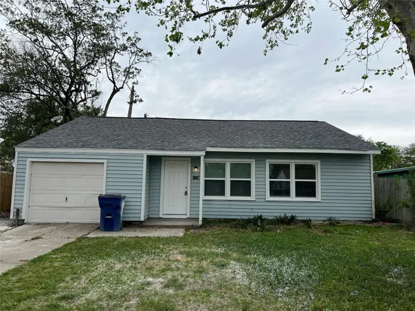 $1,800 | 1418 2nd Avenue North, Texas City, TX 77590