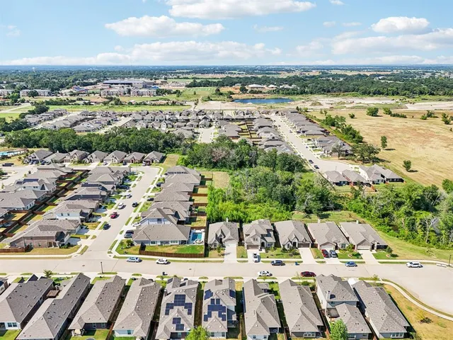 $325,000 | 677 Coleman Street, Aubrey, TX 76227