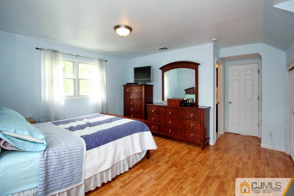 3 Markham Road Edison, NJ 08817 - Photo 16 of 23 a bedroom with a bed and a dresser