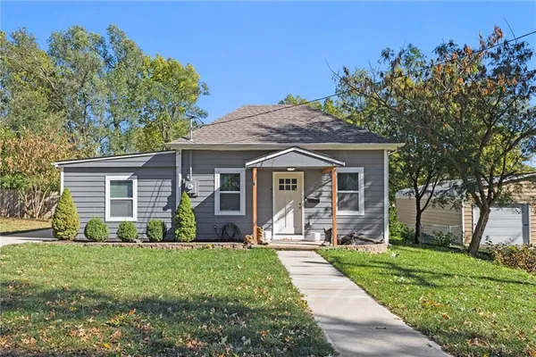 $260,000 | 427 Allcutt Avenue, Bonner Springs, KS 66012