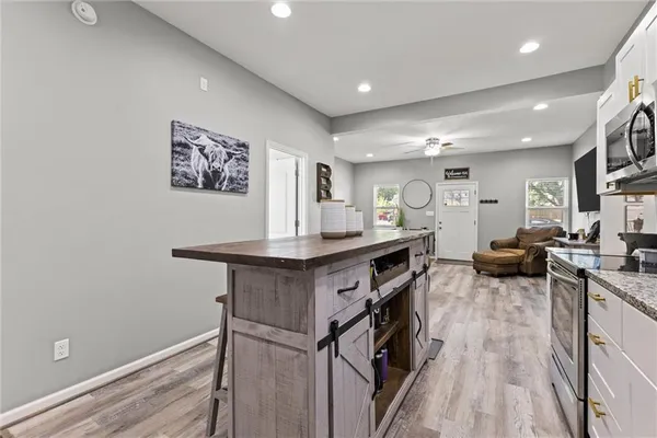 $260,000 | 427 Allcutt Avenue, Bonner Springs, KS 66012
