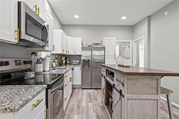 $260,000 | 427 Allcutt Avenue, Bonner Springs, KS 66012