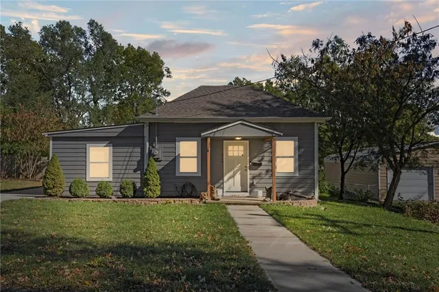 $280,000 | 427 Allcutt Avenue, Bonner Springs, KS 66012