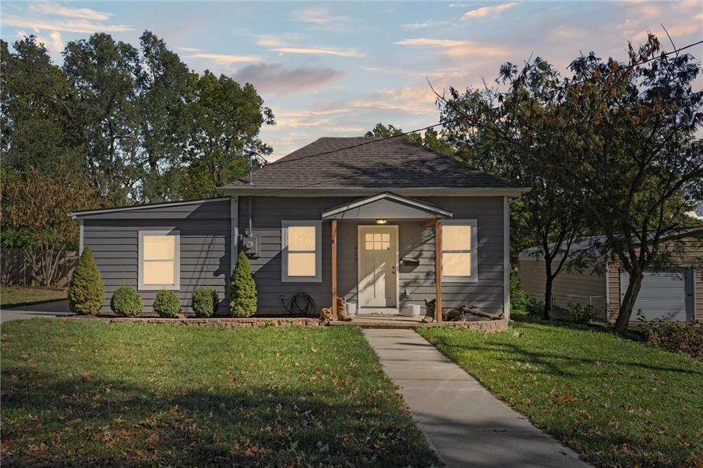 427 Allcutt Avenue Bonner Springs, KS 66012 - Photo 2 of 28