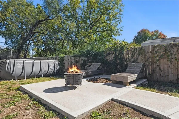 $260,000 | 427 Allcutt Avenue, Bonner Springs, KS 66012