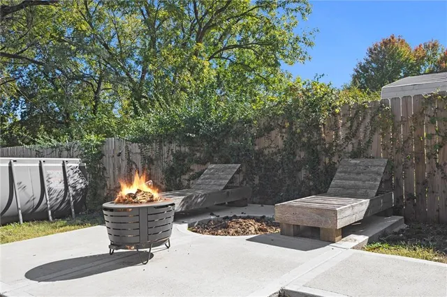 $280,000 | 427 Allcutt Avenue, Bonner Springs, KS 66012