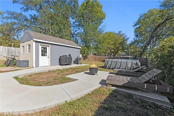 $260,000 | 427 Allcutt Avenue, Bonner Springs, KS 66012