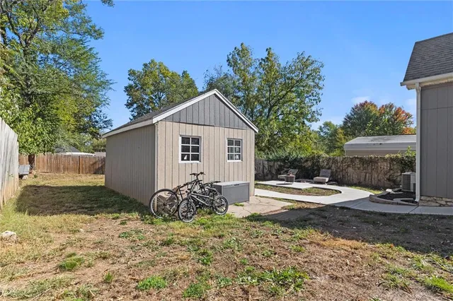 $280,000 | 427 Allcutt Avenue, Bonner Springs, KS 66012